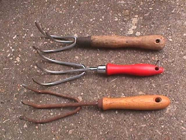 GARDEN Hand Dandelion Weeder AND Fork Hand Cultivator TOOL LOT