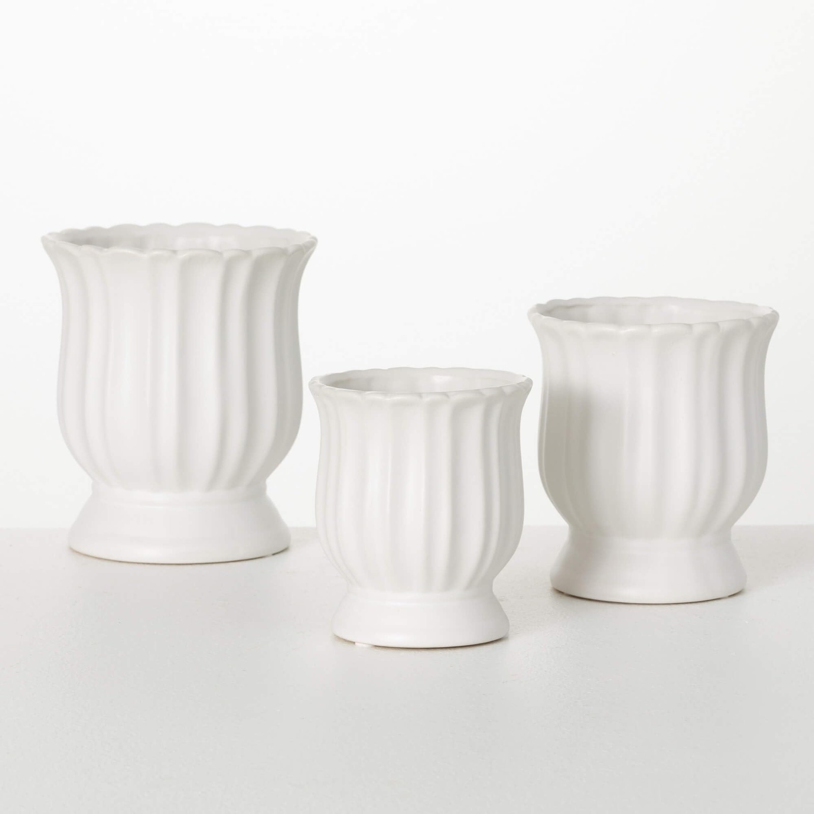 Set of 3 Sullivans Ceramic White Tulip Planter, 6.”DX 7″H, 5″DX 6″H, 4″DX 5″H