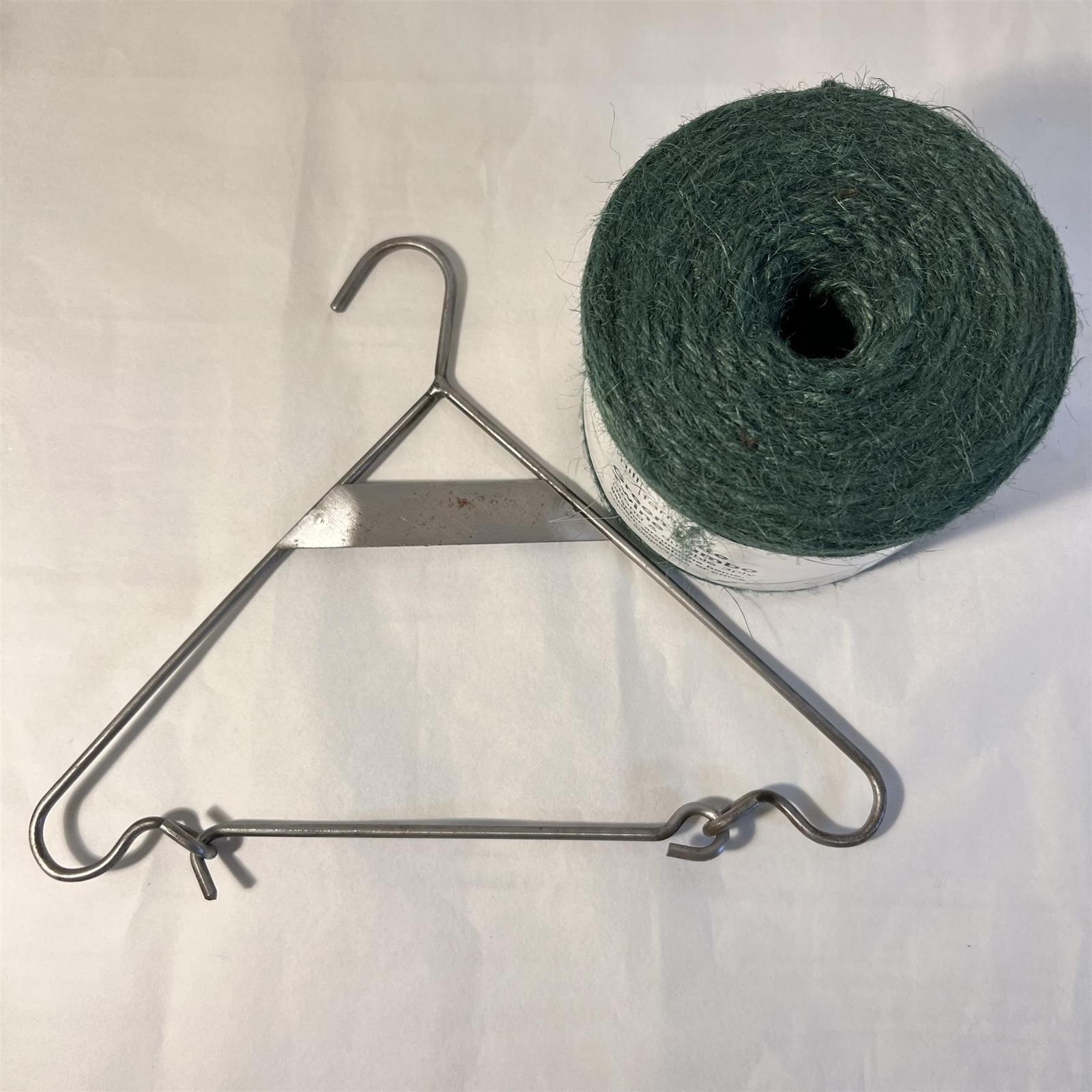 Cast iron hanging jute string dispenser with 375m Green Jute Twine