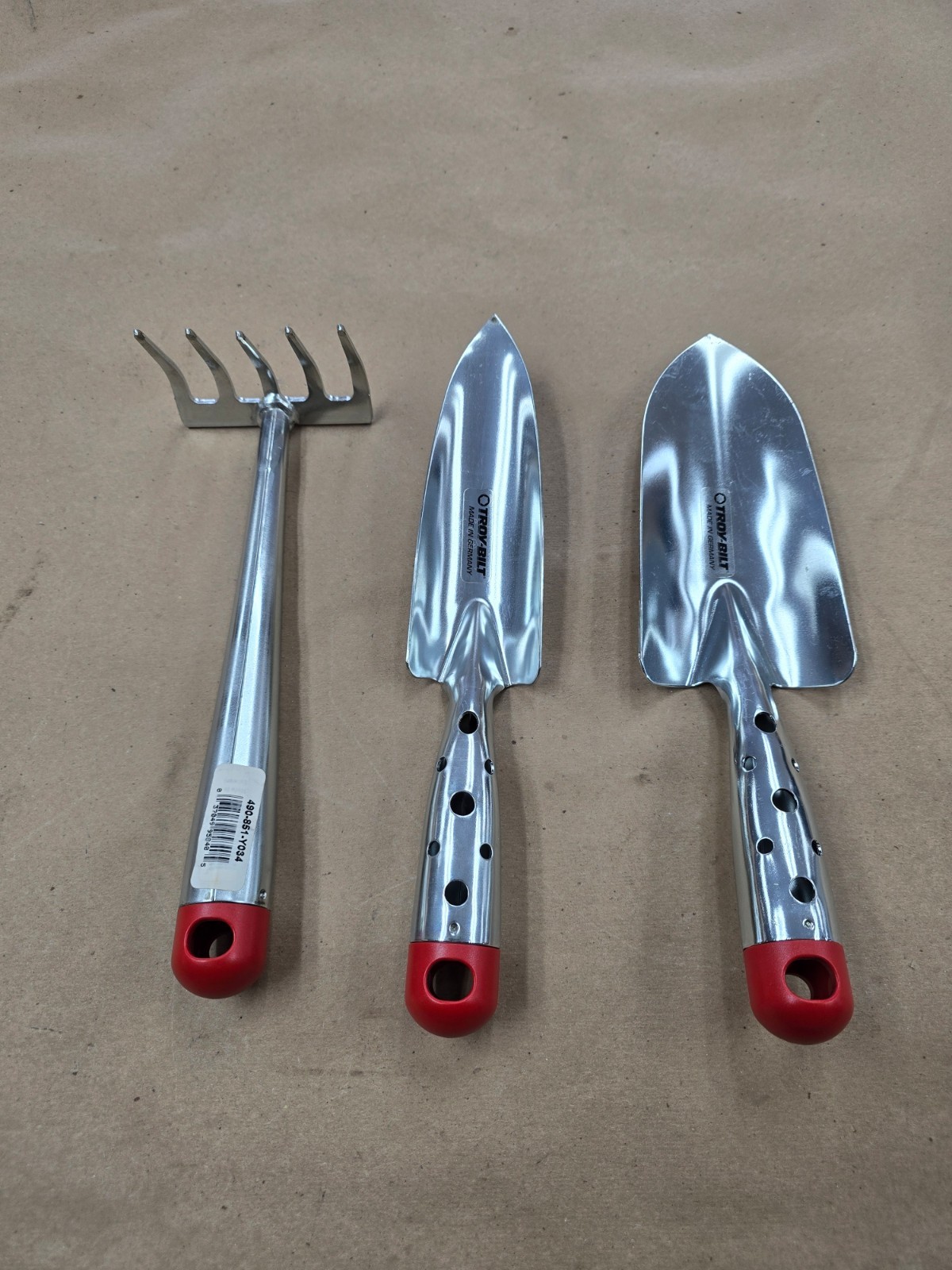 CUB CADET GARDEN TOOL SET/ RAKE, TRANSPLANTER SHOVEL, GARDEN SHOVEL TROY-BUILT