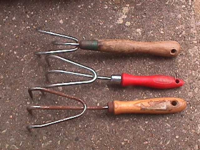 GARDEN Hand Dandelion Weeder AND Fork Hand Cultivator TOOL LOT
