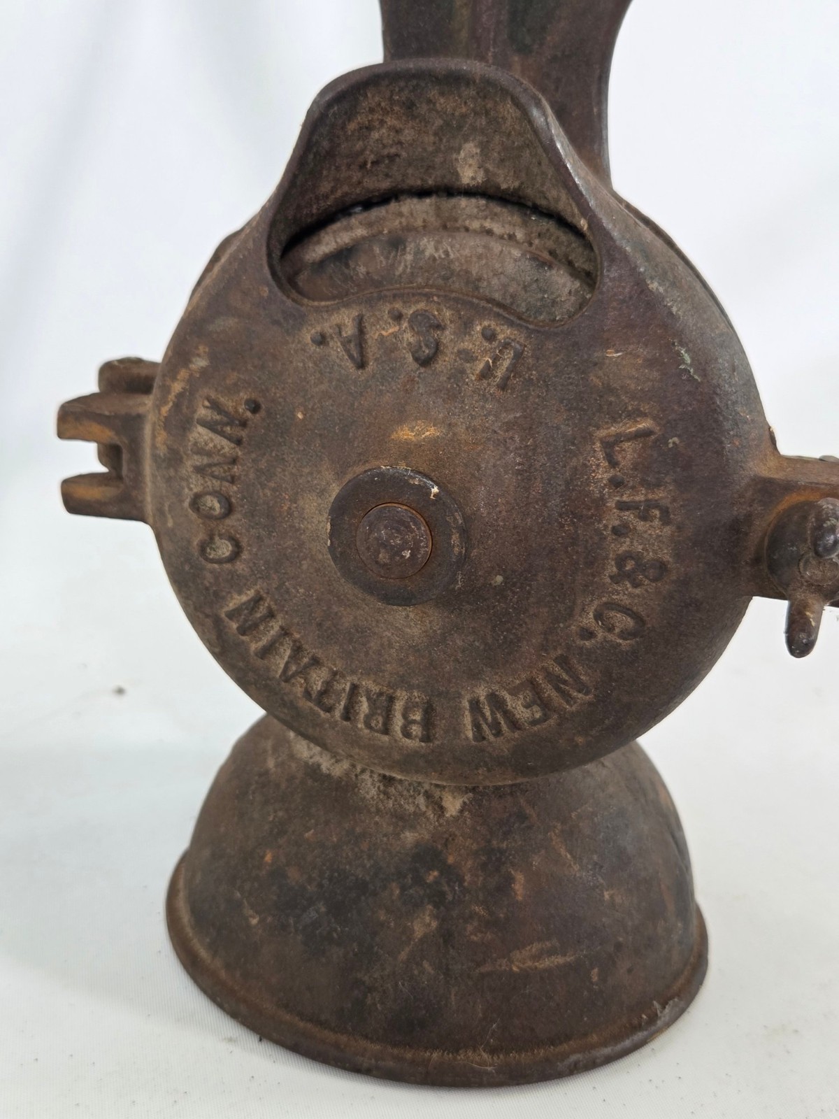 Vintage L. F. & C. New Britian USA Hand crank Universal cast iron grinder vise