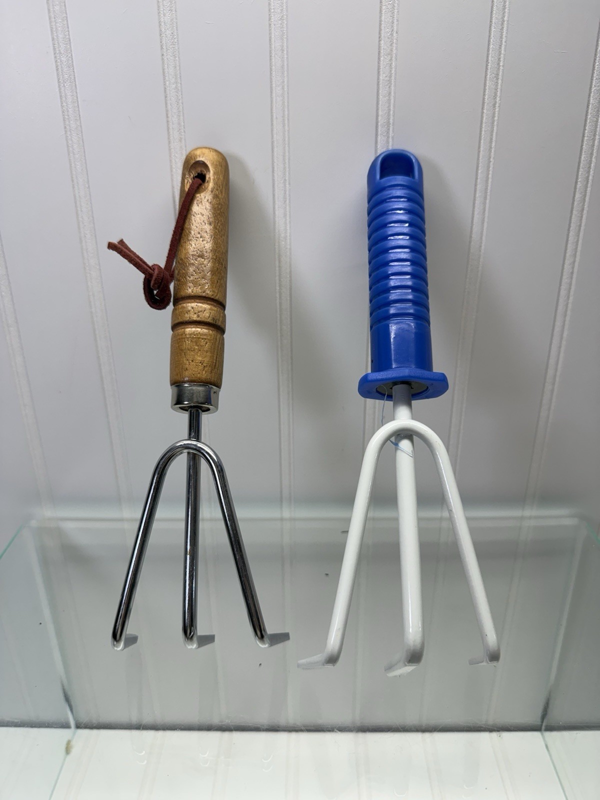 Set Of 6 Vintage NOS Wood /plastic Handle Garden Tools 10 To 13 Inches Long