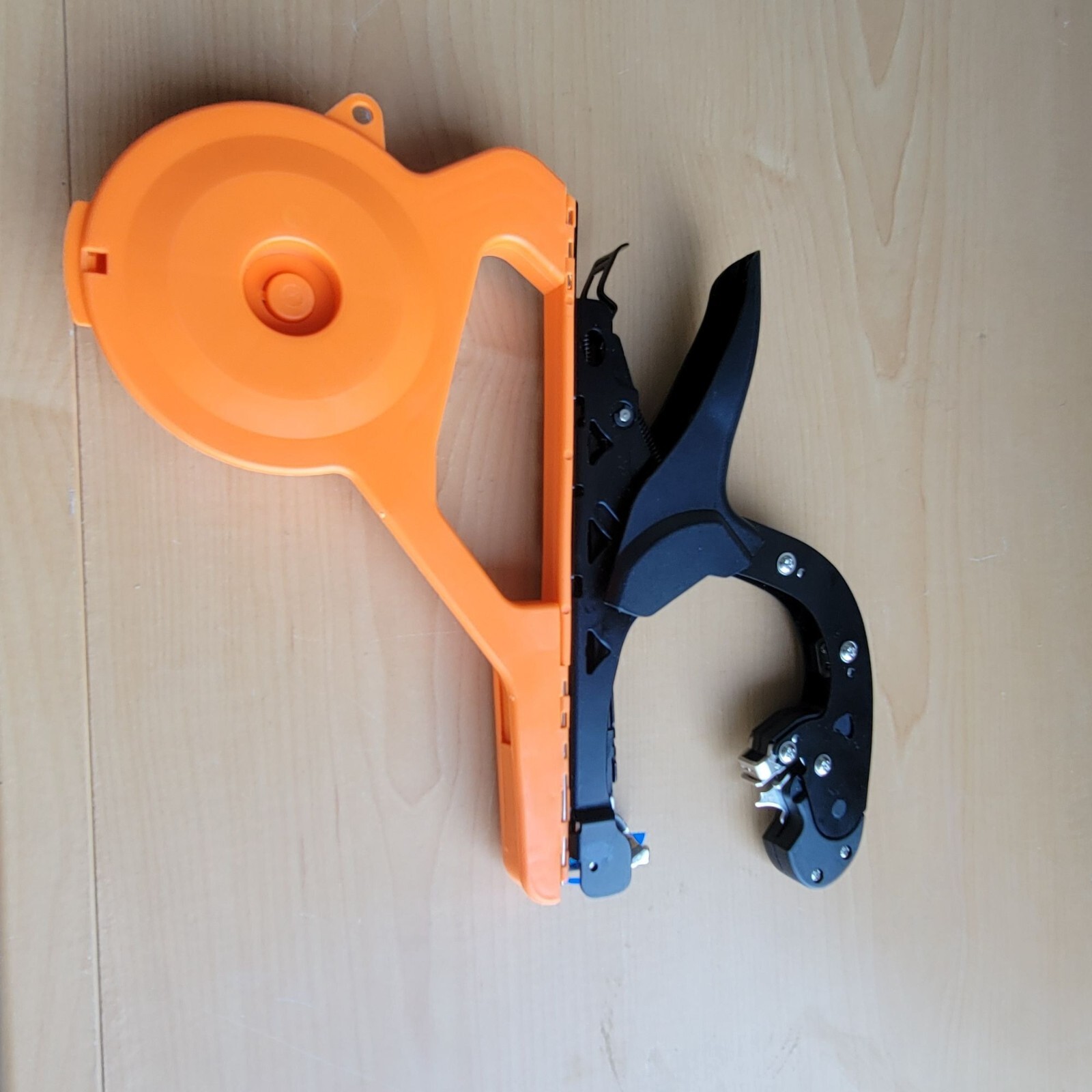 Heavy-Duty Orange Black Tapener Tool For Gardening Vineyards