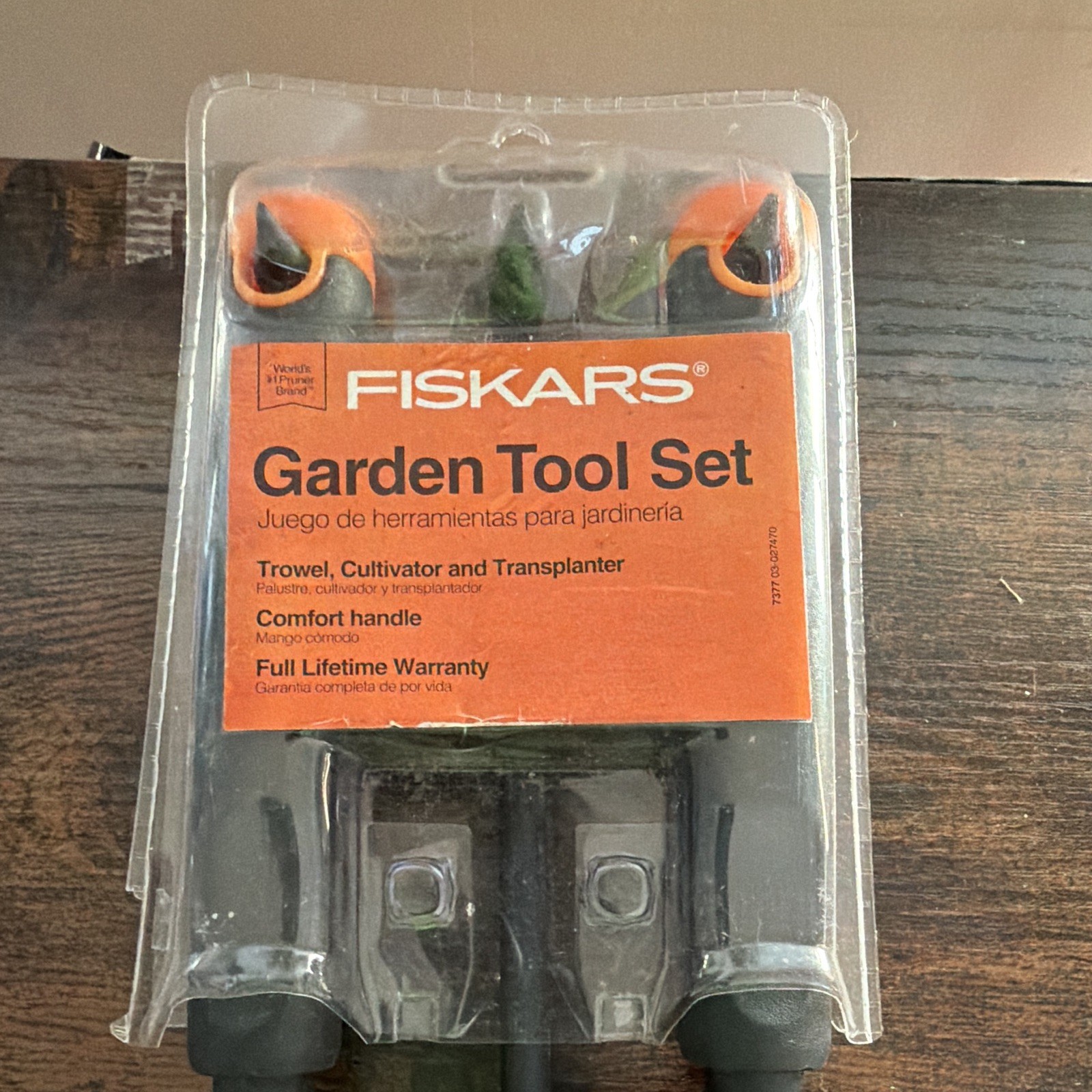Fiskars 3-Piece Garden Tool Set Trowel Cultivator Transplanter Black/Orange