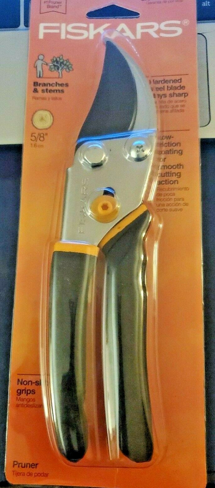 Fiskars Branches & Stems 5/8″ (1.6cm) Pruner #9109