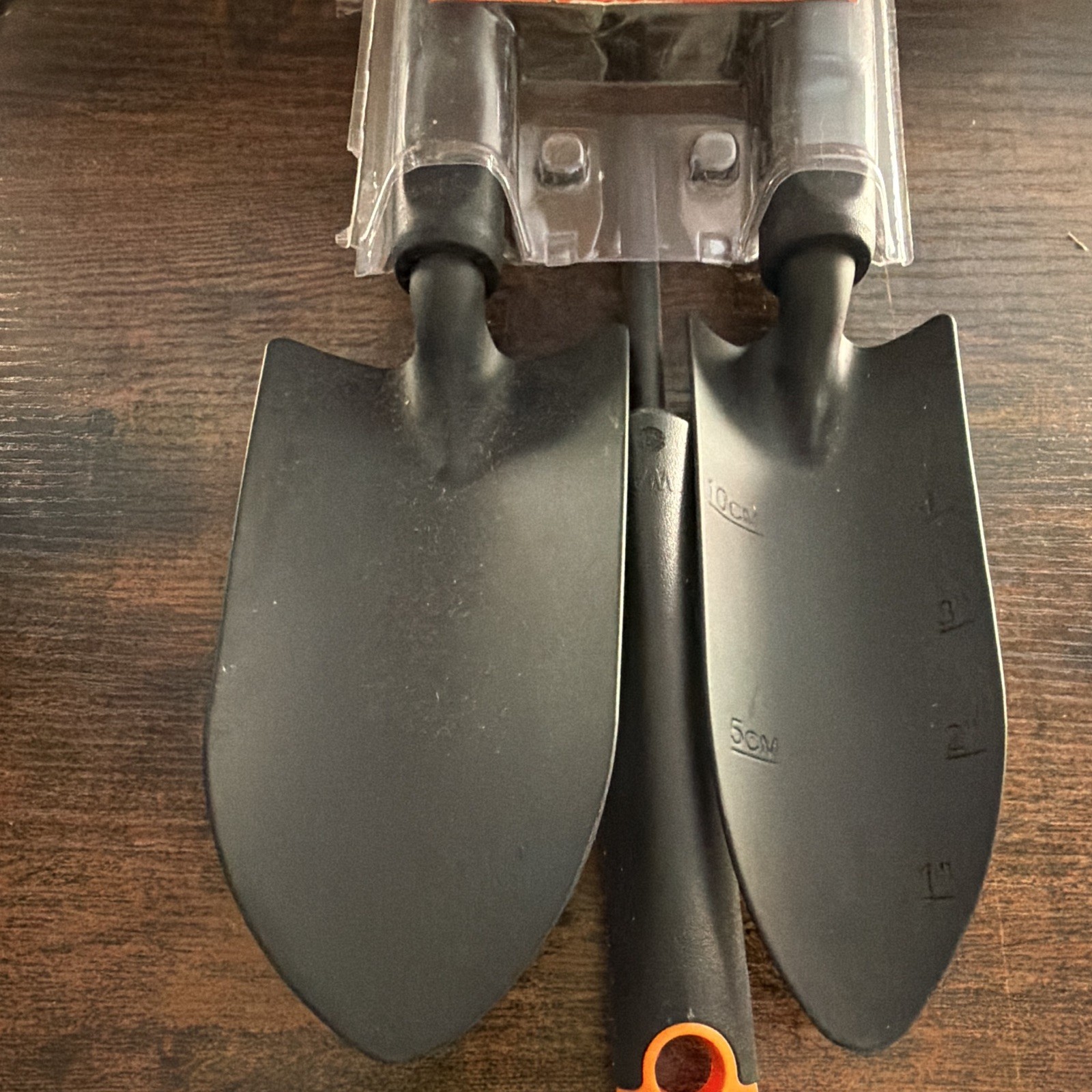 Fiskars 3-Piece Garden Tool Set Trowel Cultivator Transplanter Black/Orange