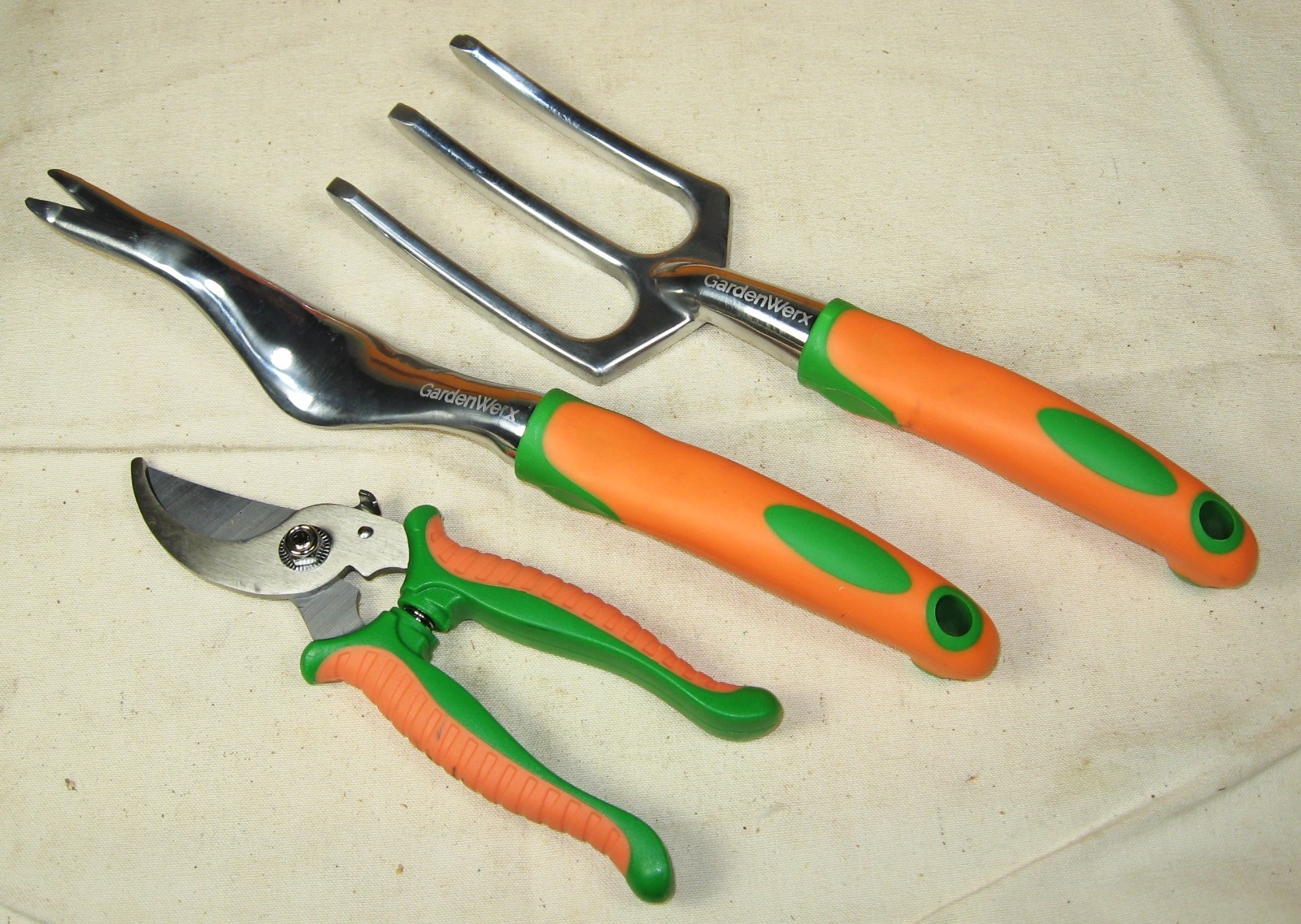 10 PC Garden Tool Set, Heavy Duty ALuminum, Rubber Easy Grip Handles, good deal