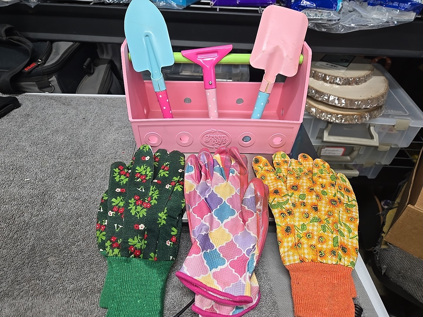 Tool Box 3pcs Kids Gardening Metal/Wood Tool Set SPADE/SHOVEL/RAKE + 3 Glove Set