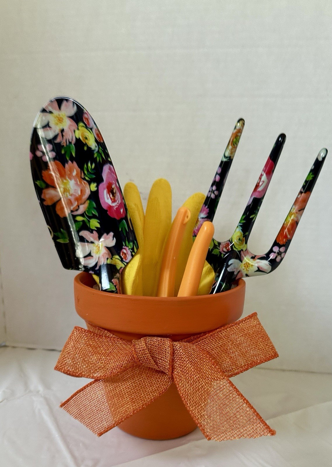 Hand Painted Clay Pot With Floral Potting Tools, Clippers And Gloves Set