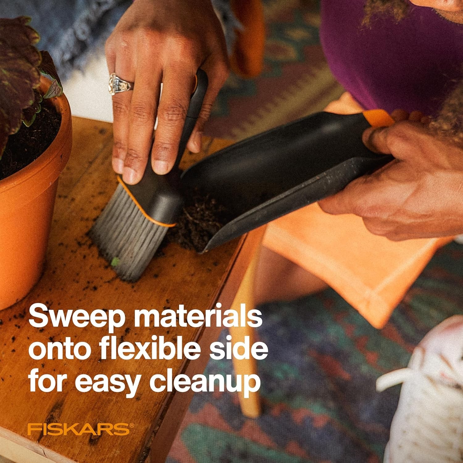 Fiskars Soil Scoop & Brush Set Dual-Sided Indoor Gardening