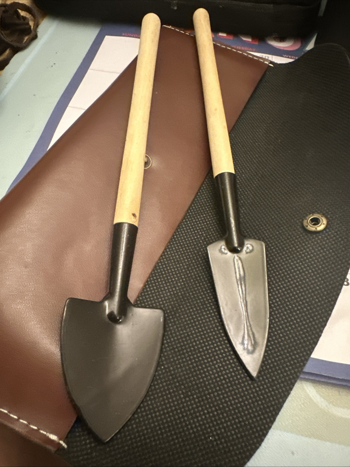Mini Garden Tool Set 2pcs Hand Planting Tools. Comes In Leather Pouch