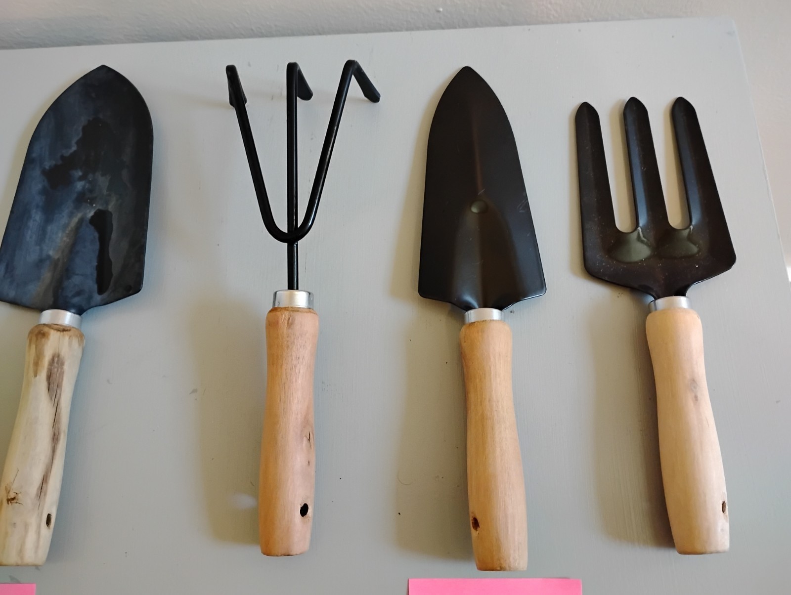 Scuddles 5 piece garden tool kit. Tools only. Nice medium duty & lightweight.