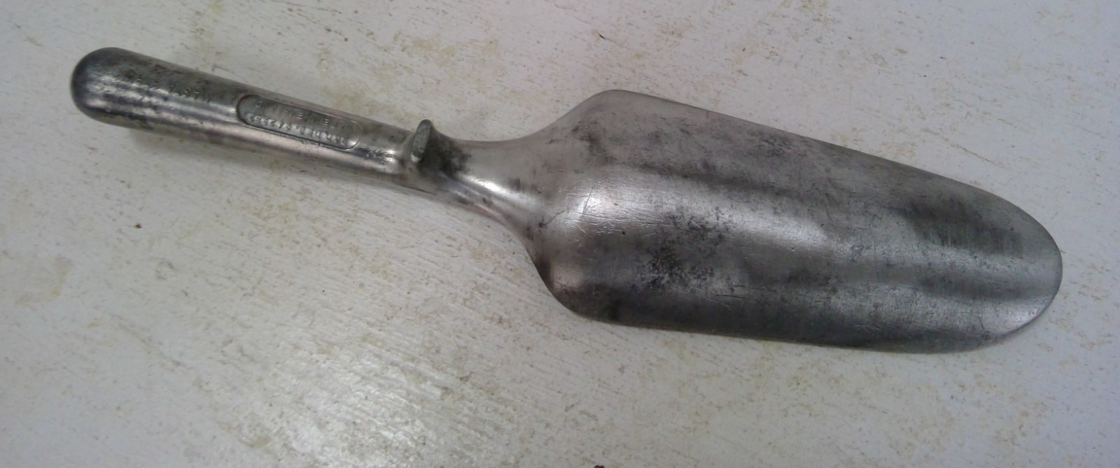 Vintage Aluminum Garden Trowel – Made In England. 10 1/2″ long.