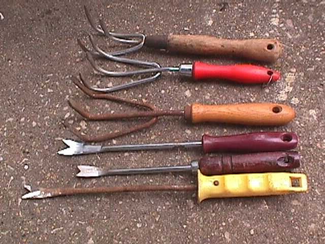 GARDEN Hand Dandelion Weeder AND Fork Hand Cultivator TOOL LOT
