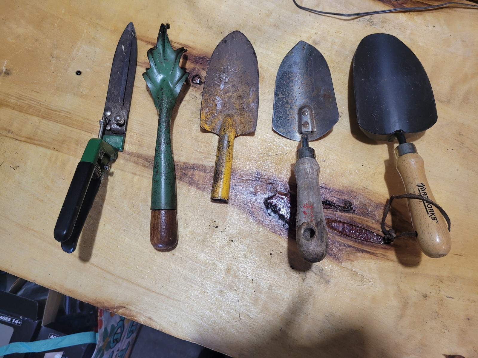 Garden Hand Tool Lot – Trowels, Weeder & Hedge Shears – 5 Pieces