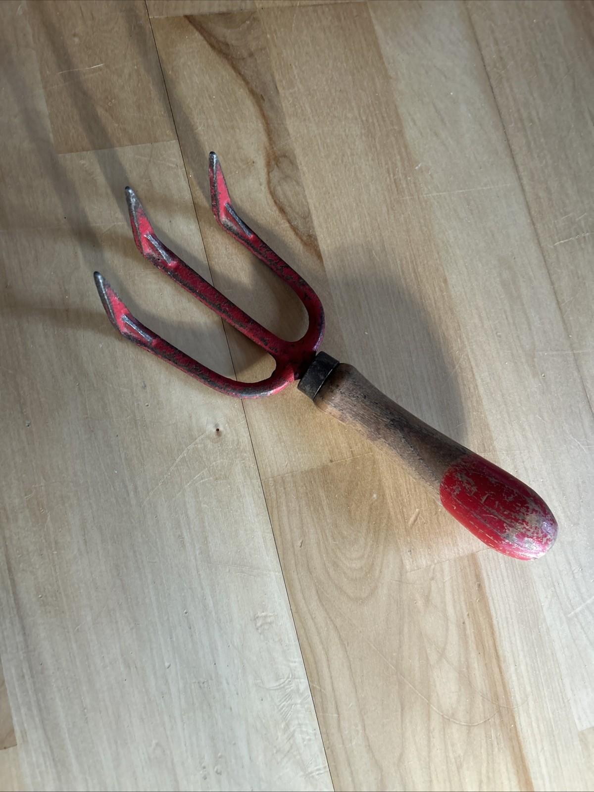 VTG Garden Trowel Hand Shovel 70’s Red Wood Handle Flower Primitive Painted