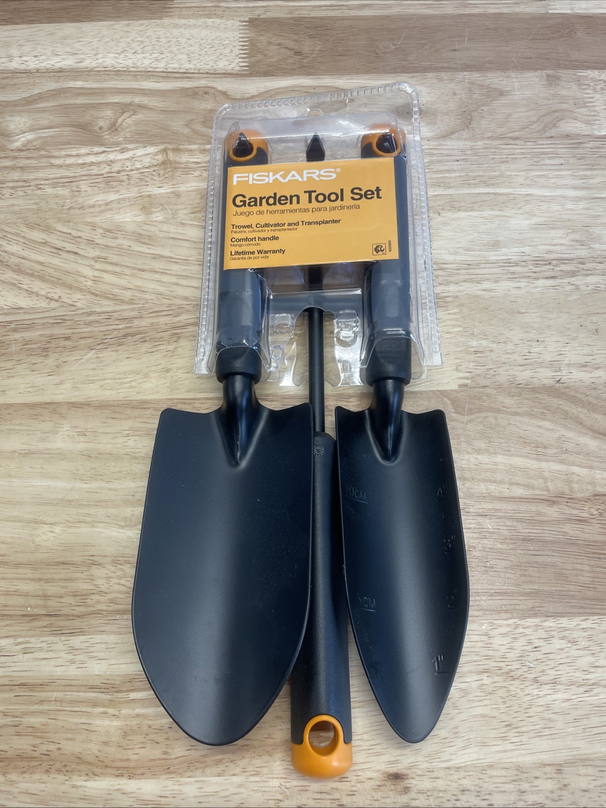 Fiskars 3pc Garden Tool Set w/ Trowel, Cultivator, and Transplanter BRAND NEW