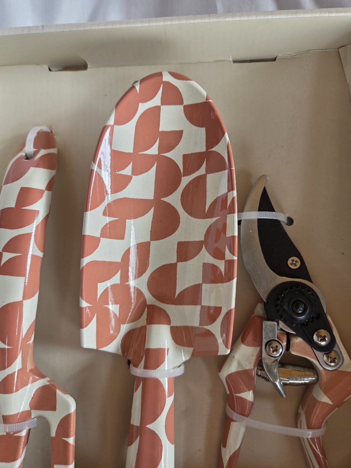 Threshold Pink and White Garden Tool Set