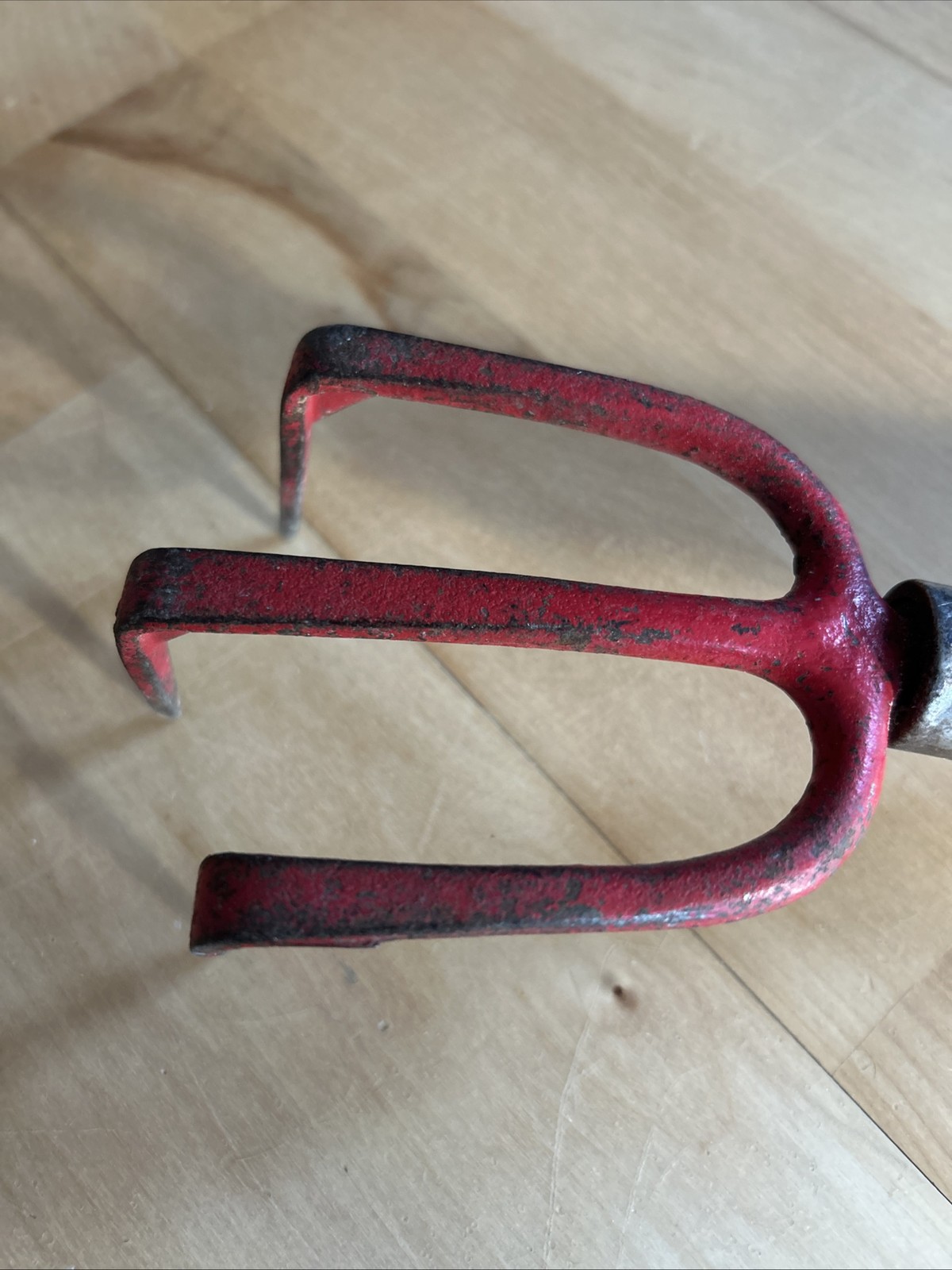 VTG Garden Trowel Hand Shovel 70’s Red Wood Handle Flower Primitive Painted