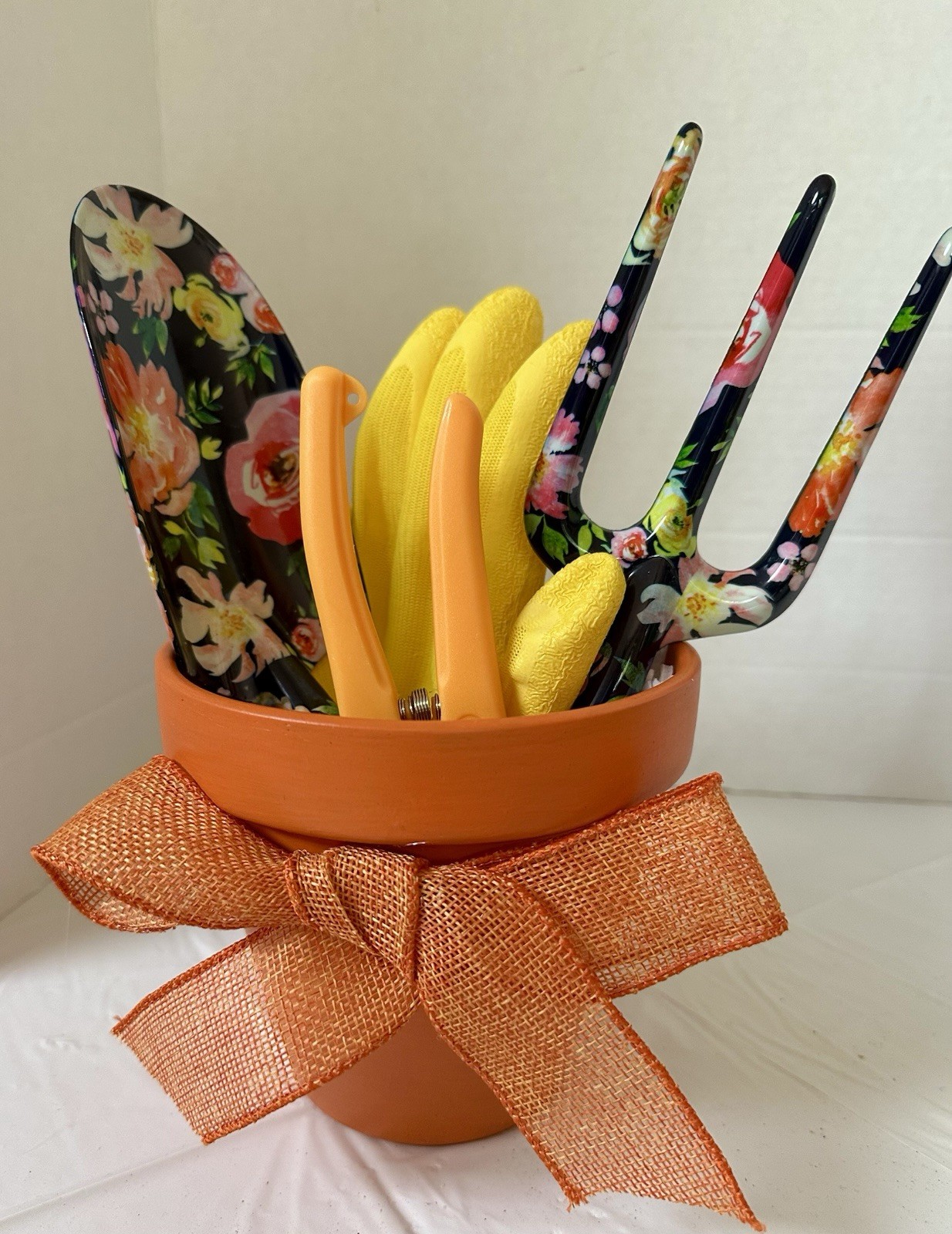 Hand Painted Clay Pot With Floral Potting Tools, Clippers And Gloves Set