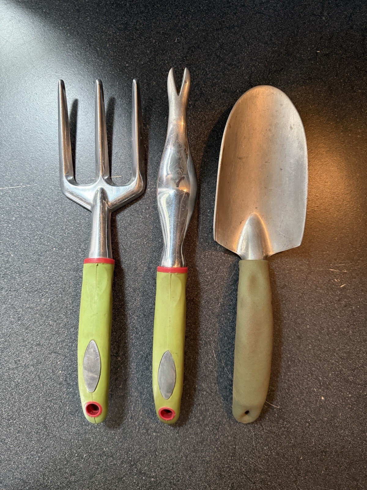 3 Piece Metal Garden Tool Set Trowel, 3-Tine Cultivator, 2-Tine Weeding Fork