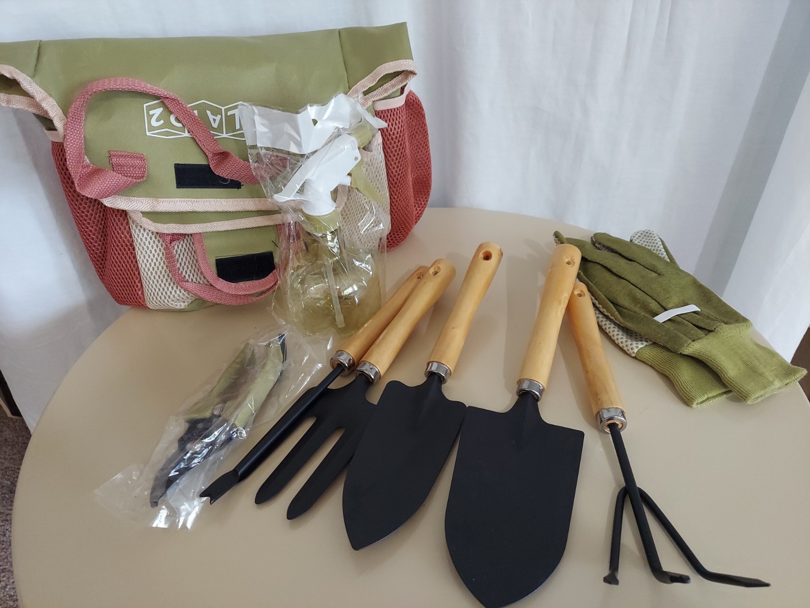 Play22 Gardening Set With Storage Bag 9 Pieces Hand Shovel Pruner Tools Etc.