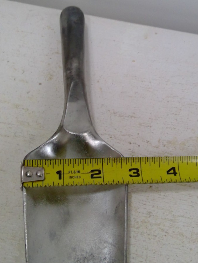 Vintage Aluminum Garden Trowel – Made In England. 10 1/2″ long.