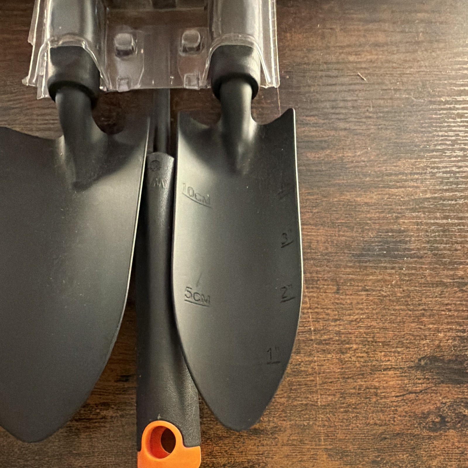 Fiskars 3-Piece Garden Tool Set Trowel Cultivator Transplanter Black/Orange