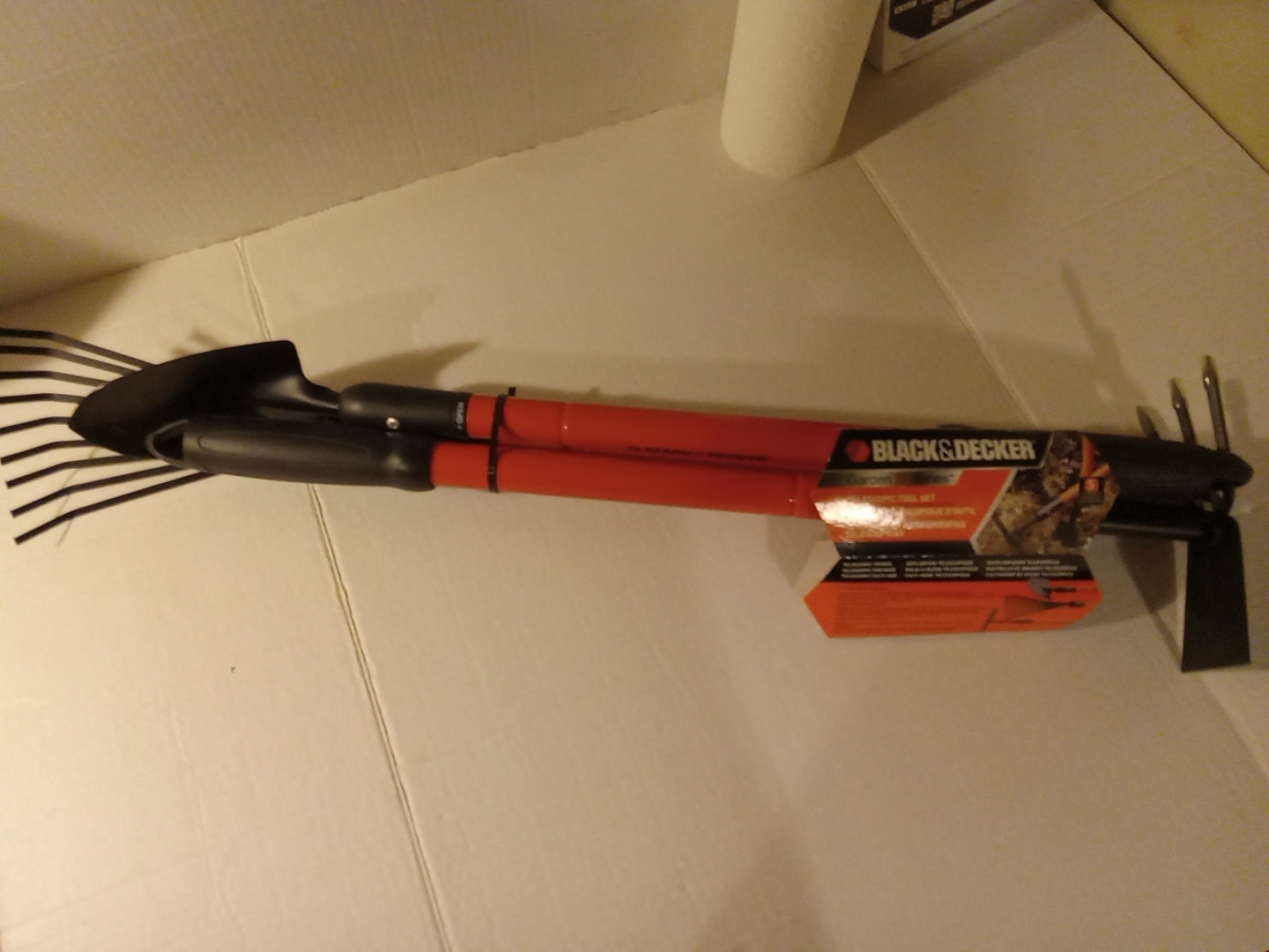 3 Piece Telescoping Garden Tool Set Trowel, Fan Rake, Culti-Hoe Black & Decker
