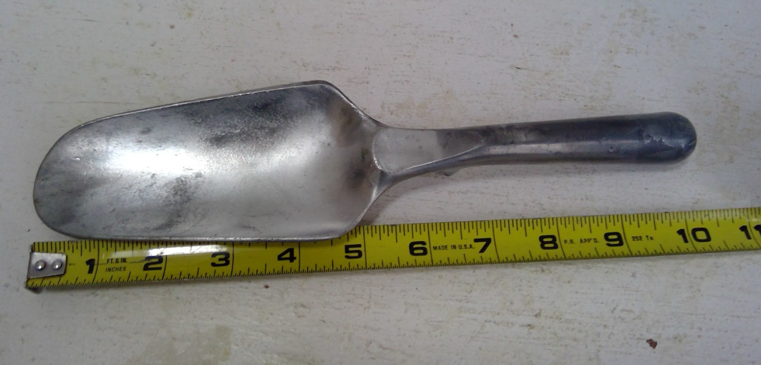 Vintage Aluminum Garden Trowel – Made In England. 10 1/2″ long.