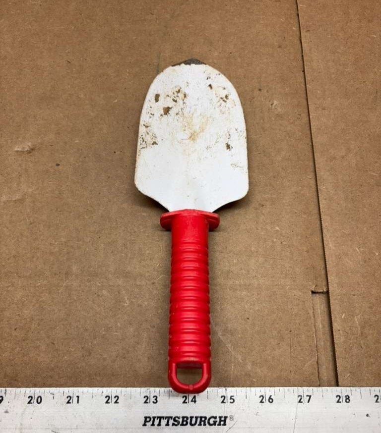 Lot 100 Greenlife Inc Garden Trowels White Metal Blade Red Handle Sold as is