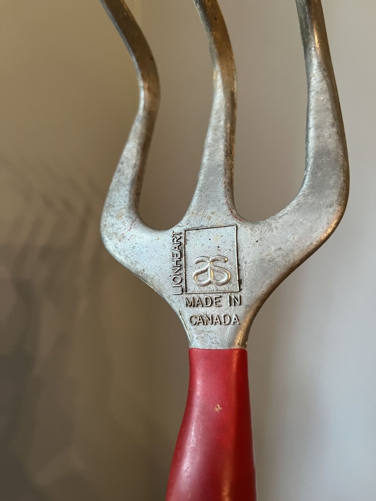 Vintage Gardening Hand Rake Allan Simpson Lionheart Cast Iron Tool Red Handle