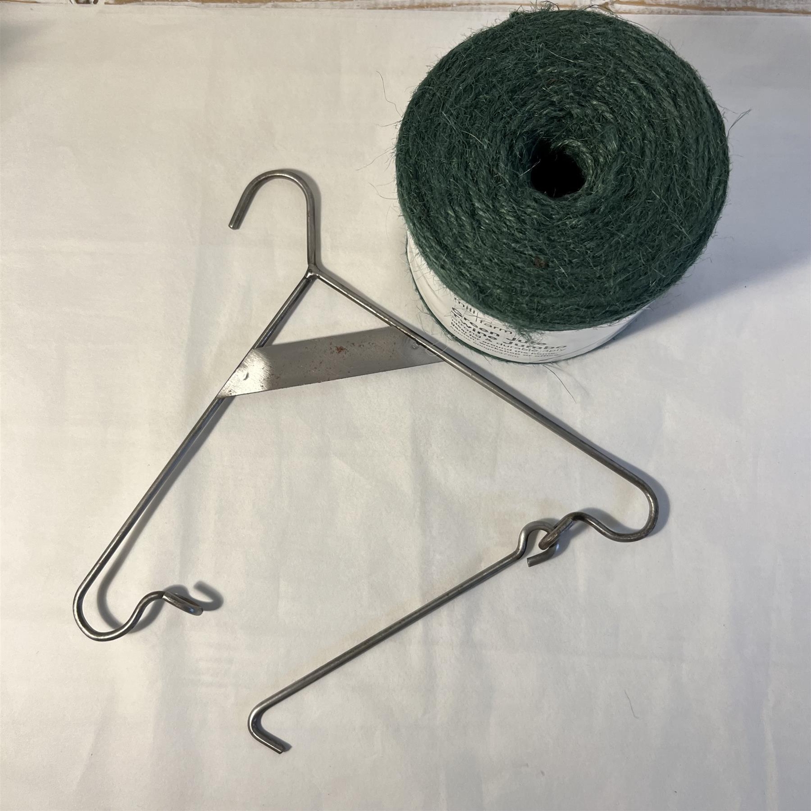 Cast iron hanging jute string dispenser with 375m Green Jute Twine