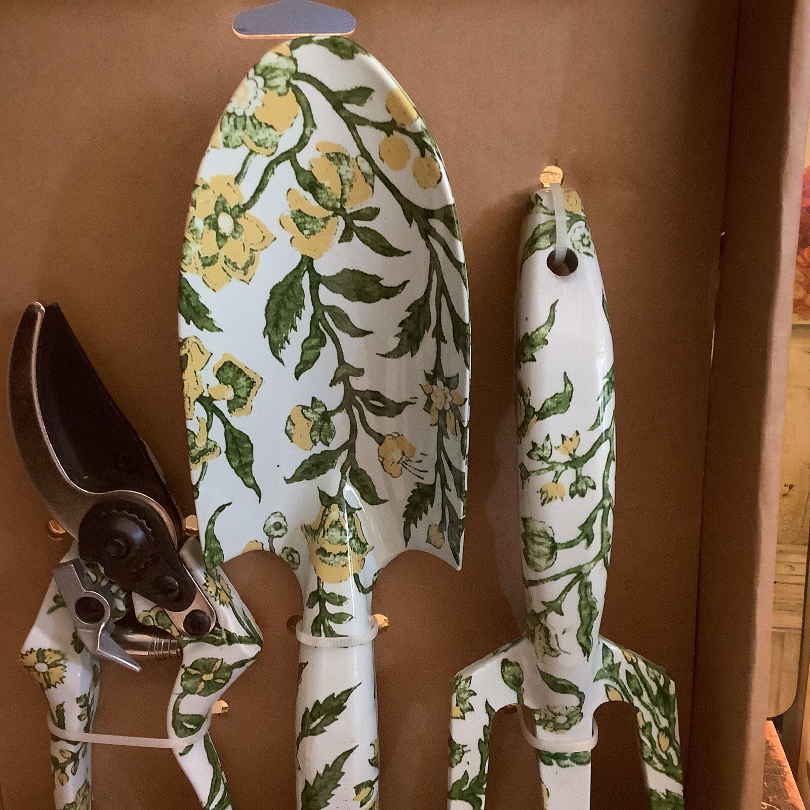 NEW/NWT~Sporgard~(3) Pc Garden Tool Set~Fork/Trowel/Snipper~Yellow/Green Floral~