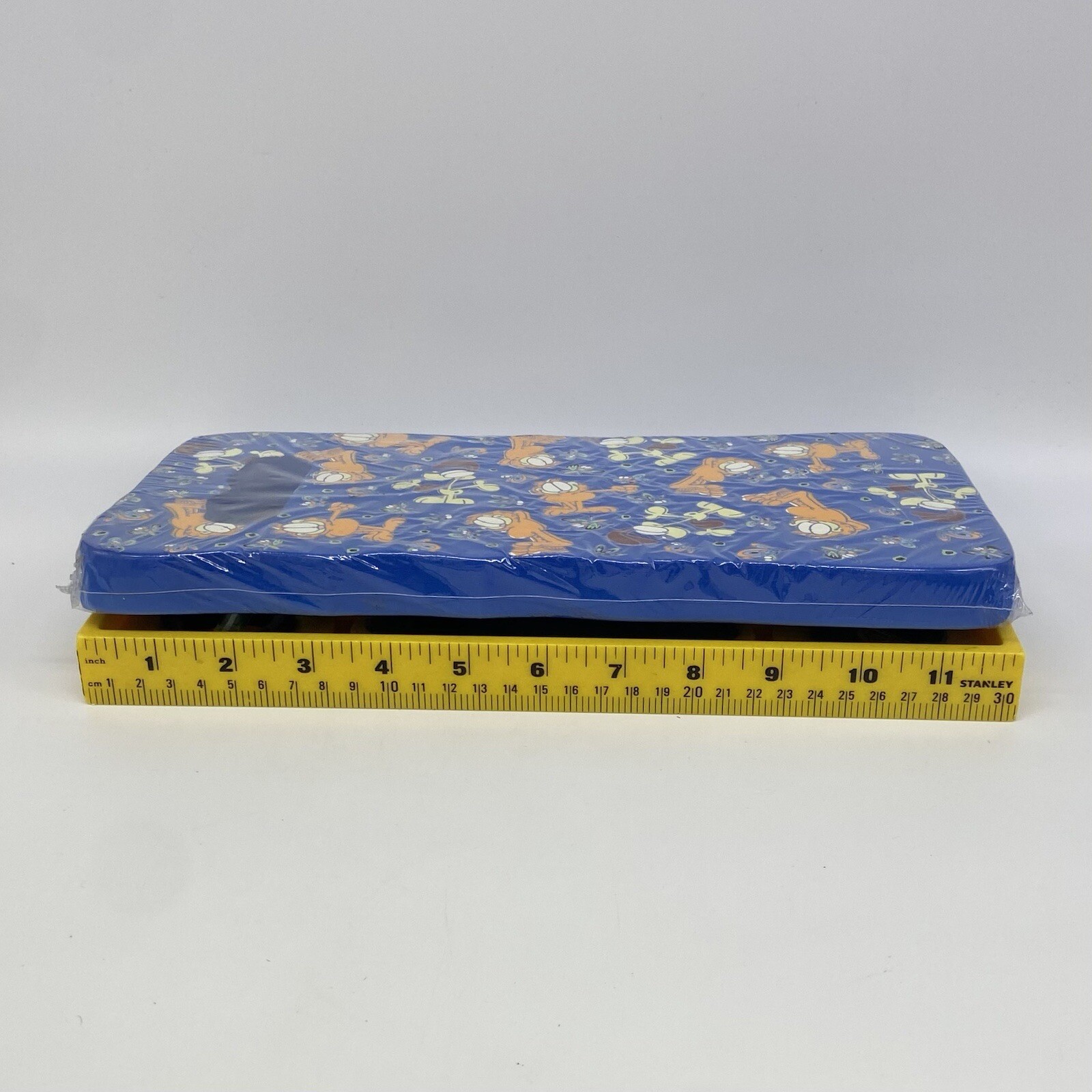 Garfield the Cat And Odie Kid’s Garden Kneeling Pad