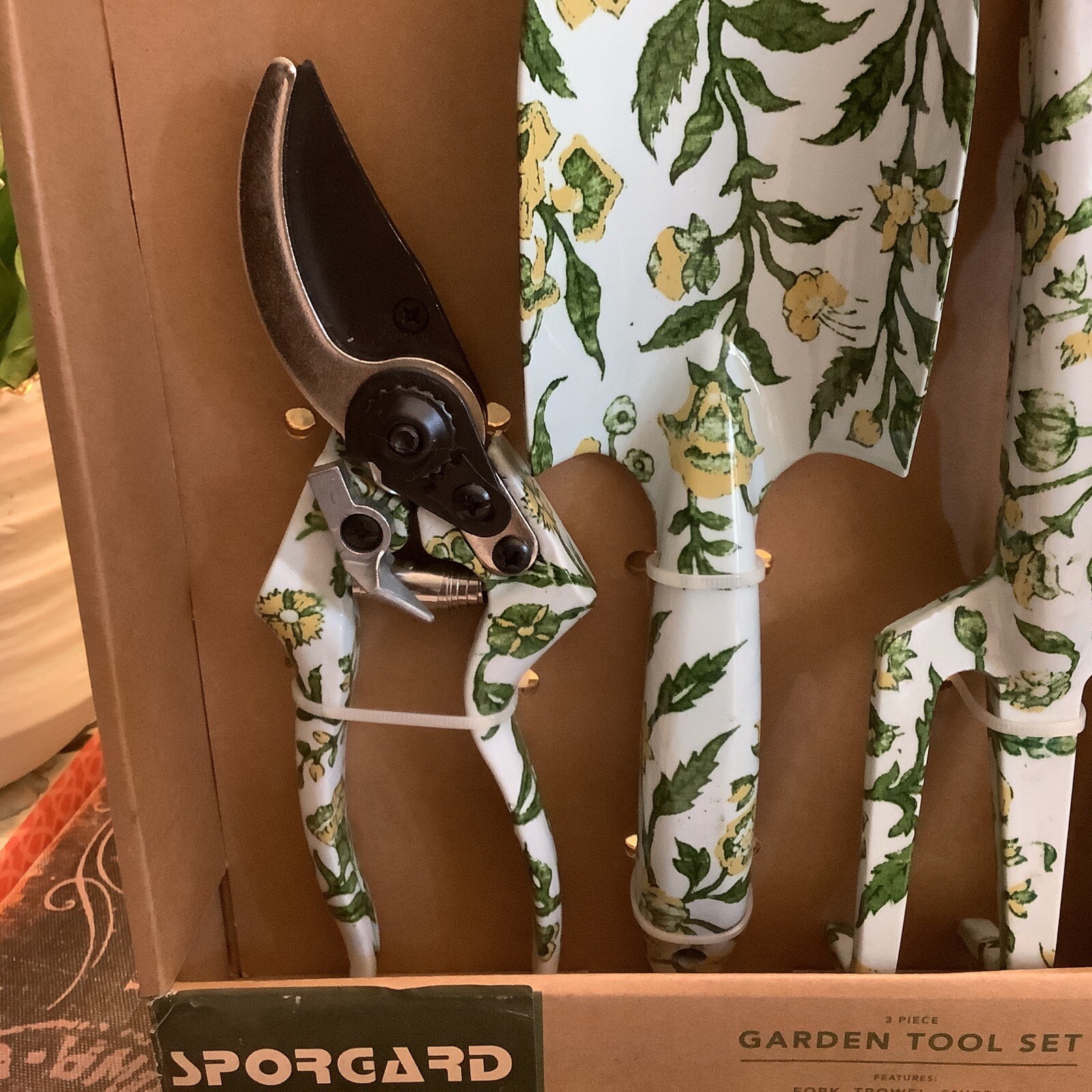 NEW/NWT~Sporgard~(3) Pc Garden Tool Set~Fork/Trowel/Snipper~Yellow/Green Floral~