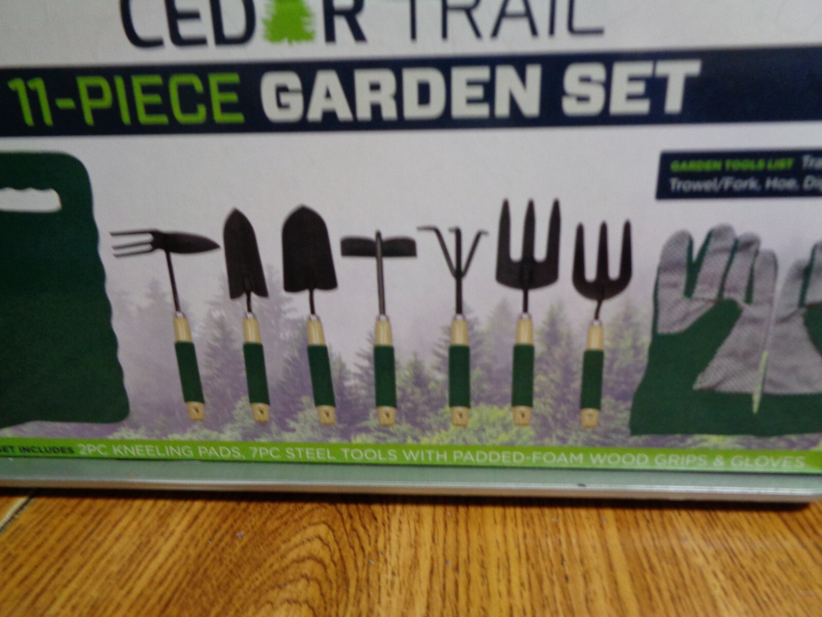 11 Pc. Gardening Tool Set, Hand Tools w/Padded Grips Knee Pads & Gloves, New