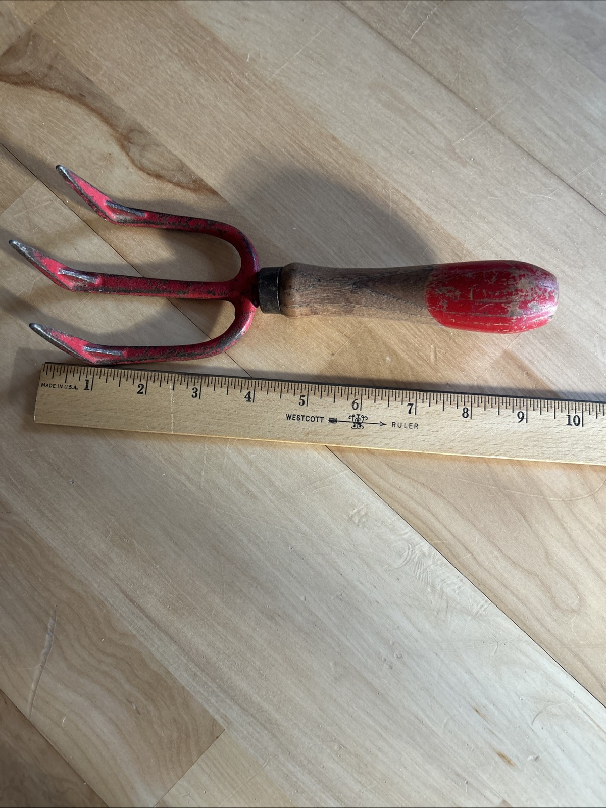VTG Garden Trowel Hand Shovel 70’s Red Wood Handle Flower Primitive Painted