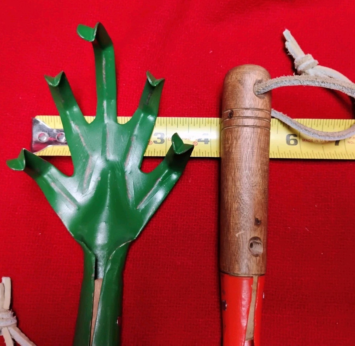 Garding 2 hand tools claw rakes 10″ orange green wood handles leather cords VG