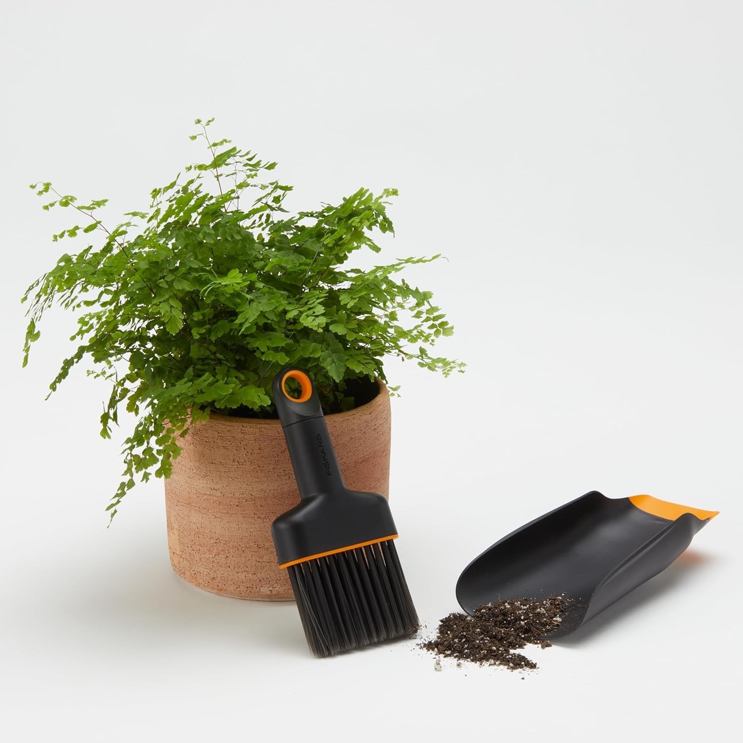 Fiskars Soil Scoop & Brush Set Dual-Sided Indoor Gardening