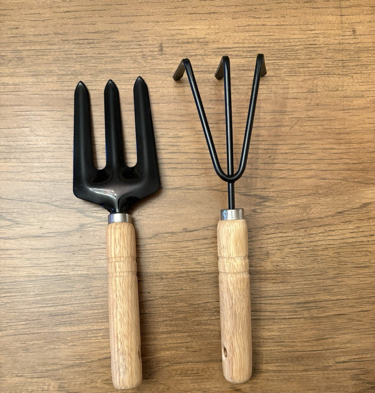 3 Piece NEW Gardening Tool Set Wood Handle Cultivator Rake Dandelion Weeder