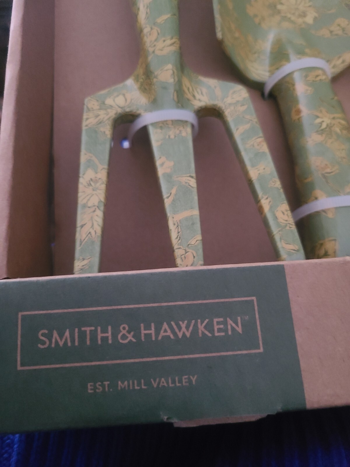 Smith & Hawken 3-Piece Garden Tool Set. Includes Fork, Trowel, and Snipper. NEW