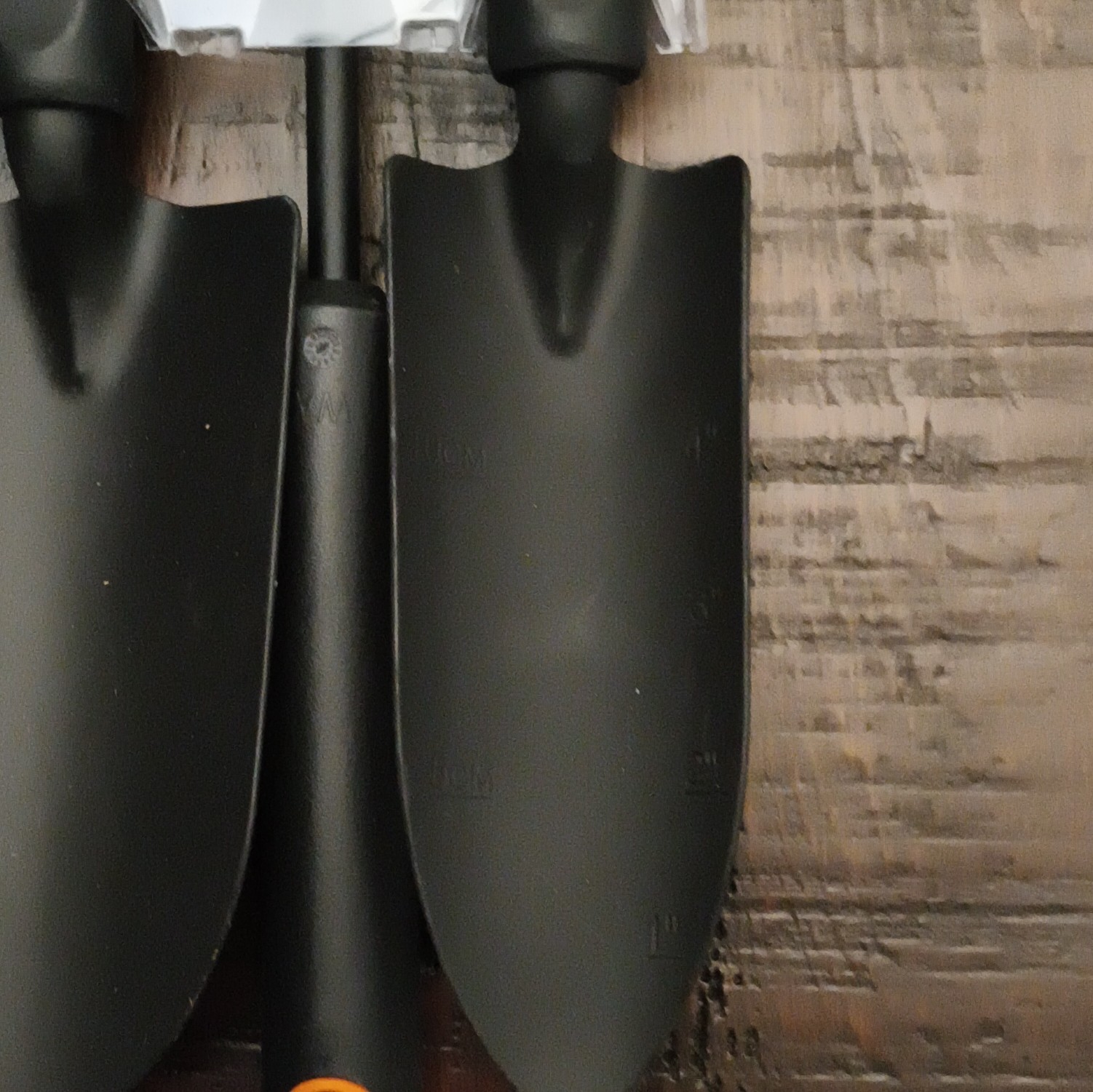 Fiskars 3-Piece Garden Tool Set Trowel Cultivator Transplanter Black/Orange