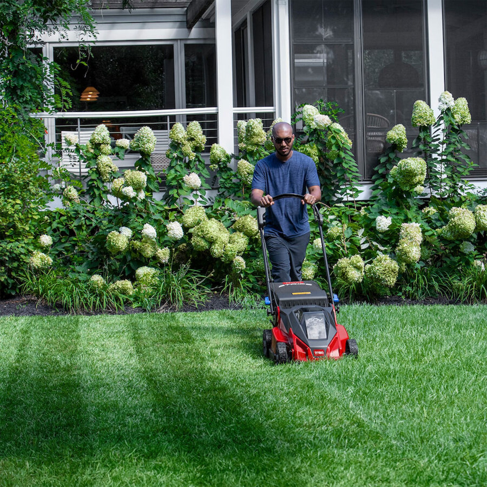 Toro Foldable 60-Volt 21-Inch Stripe Cordless Electric Self Propelled Lawn Mower