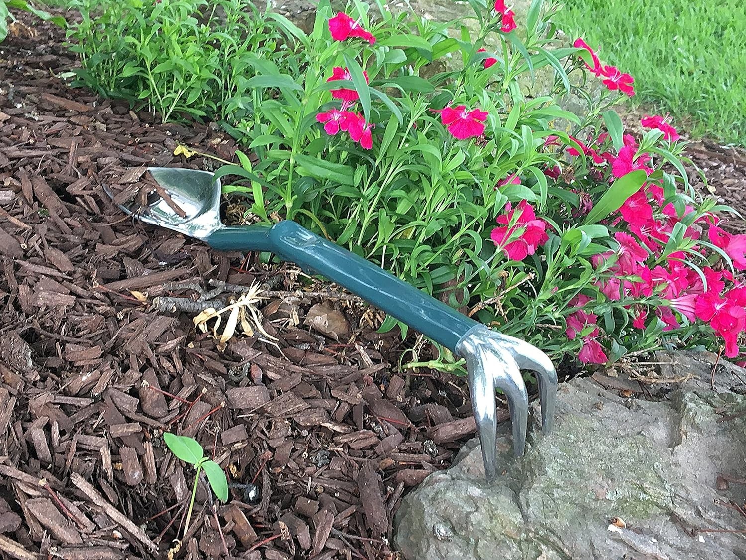Innovative Trake Trowel & Rake Combo – Lightweight, Durable – Ideal for Planting