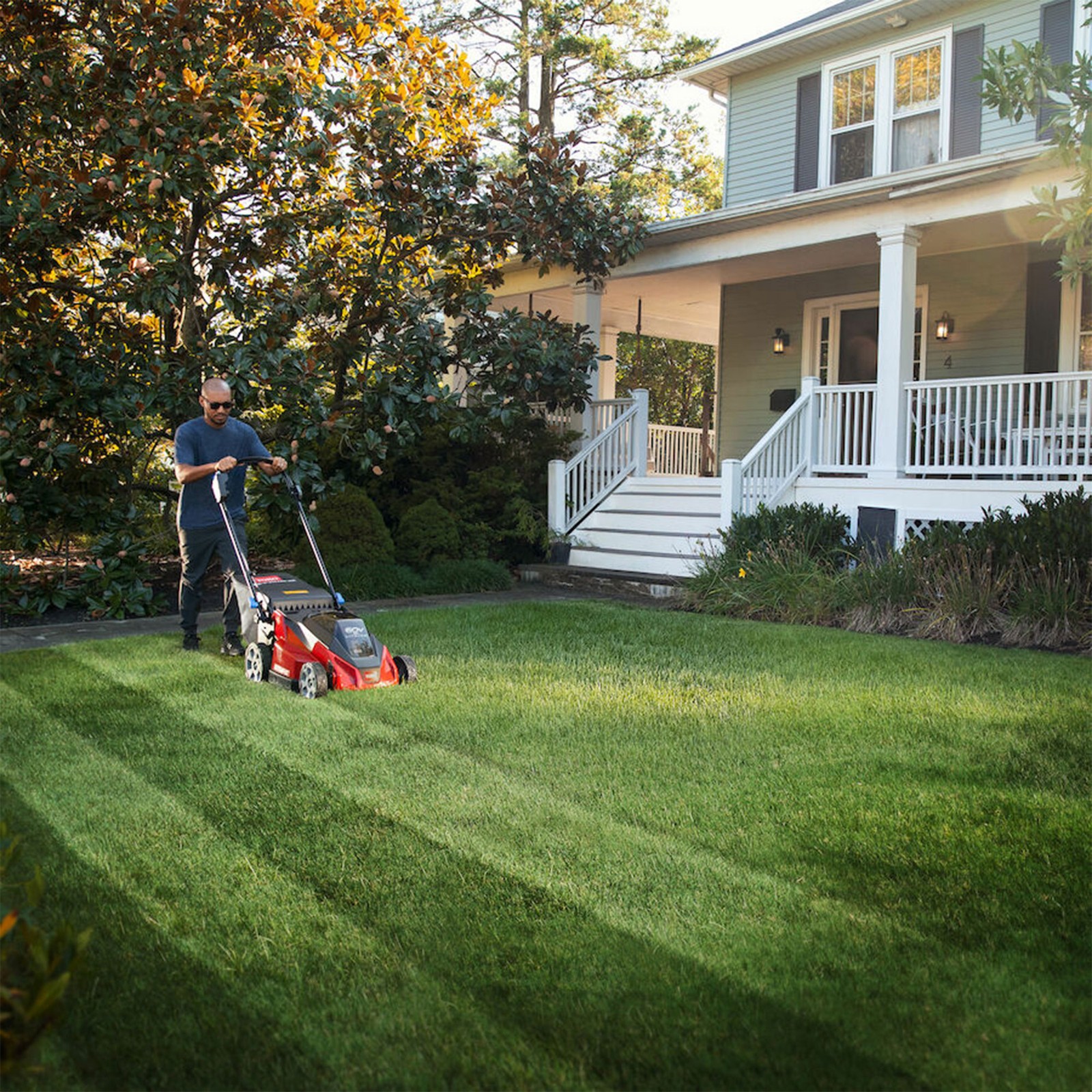 Toro Foldable 60-Volt 21-Inch Stripe Cordless Electric Self Propelled Lawn Mower