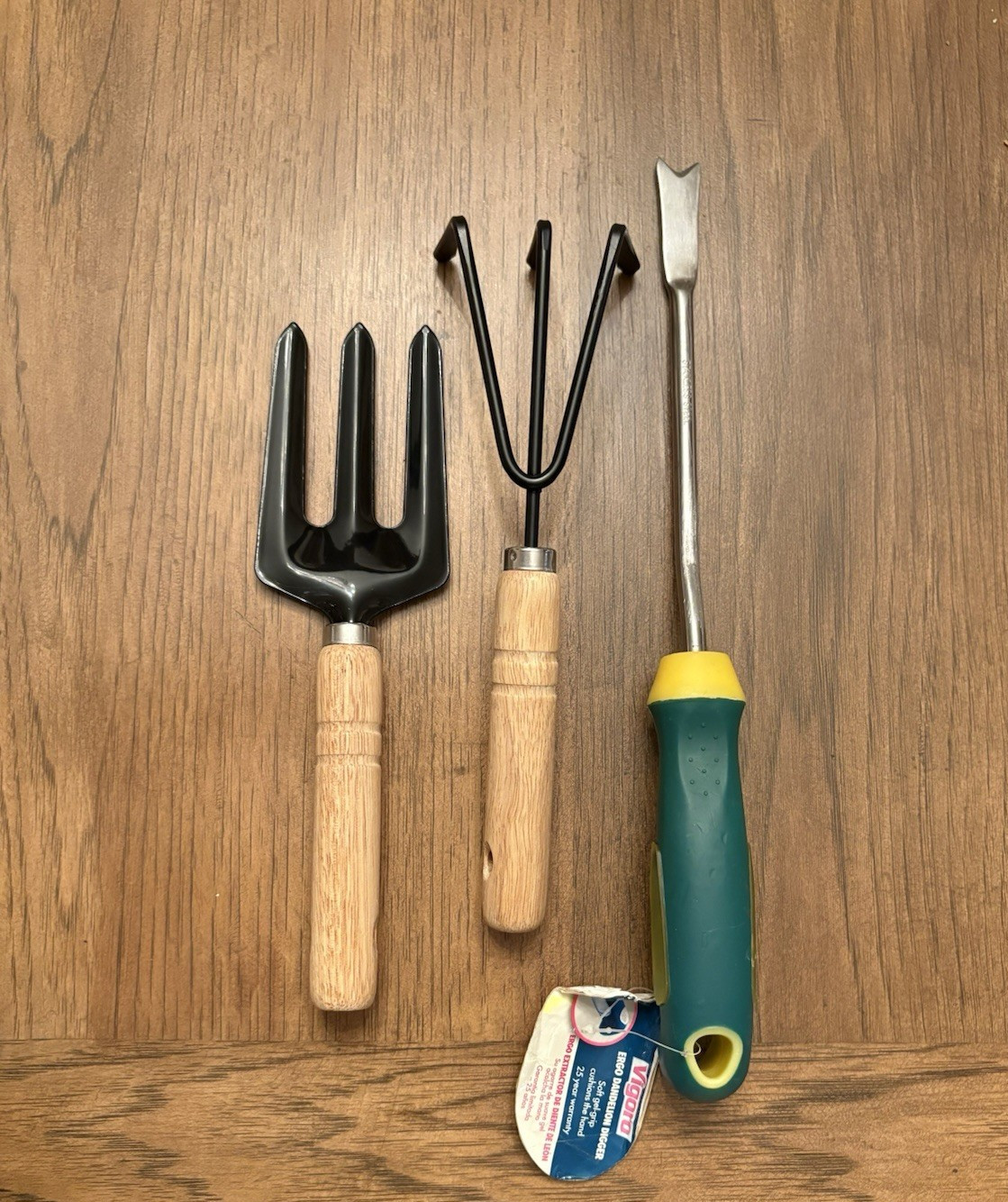 3 Piece NEW Gardening Tool Set Wood Handle Cultivator Rake Dandelion Weeder